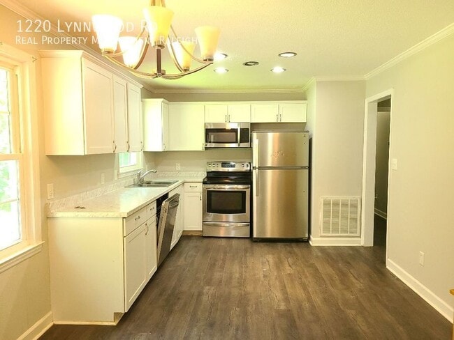 Building Photo - 1220 Lynnwood Road