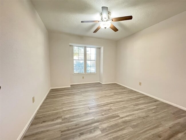 Building Photo - 2202 Windy Meadow Dr