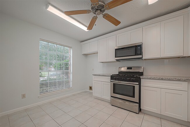 Building Photo - 4431 Duesenberg Dr