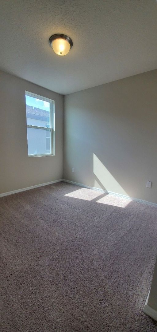 Building Photo - LIKE NEW!! 3-Bedroom, 2-Bathroom in Winter...