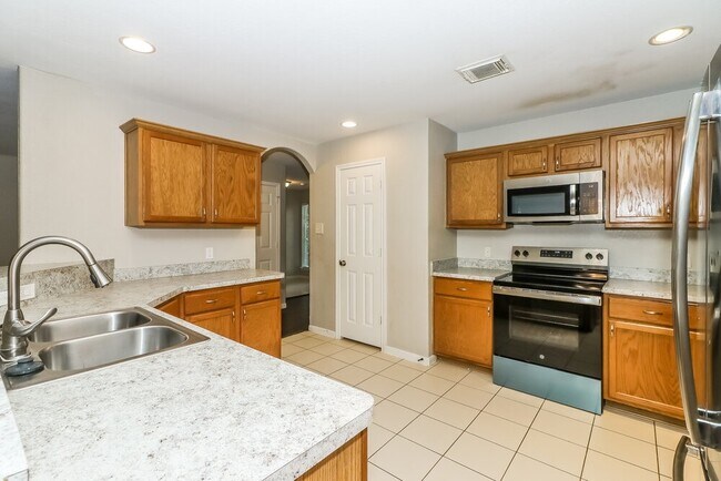 Building Photo - 11118 Opatrny Meadows Ln
