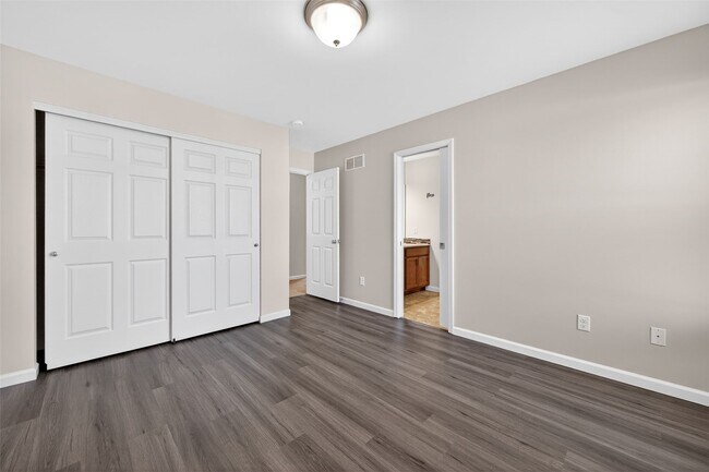 Building Photo - 3501 Charlestowne Crossing Dr