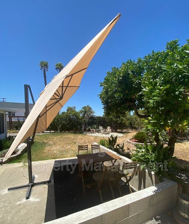 Building Photo - 5442 San Onofre Terrace