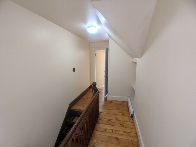 Building Photo - 9 Church St