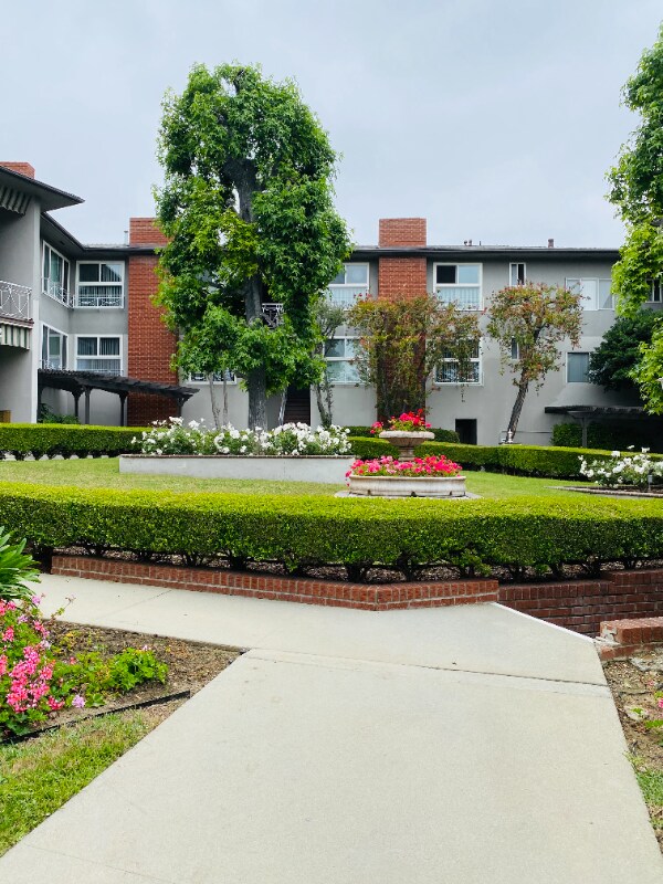 Building Photo - 333 Raymondale Dr