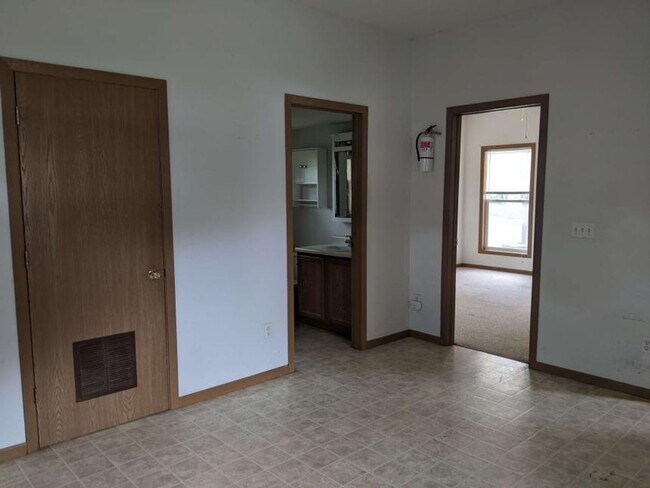 Building Photo - 912/914 E Jefferson St