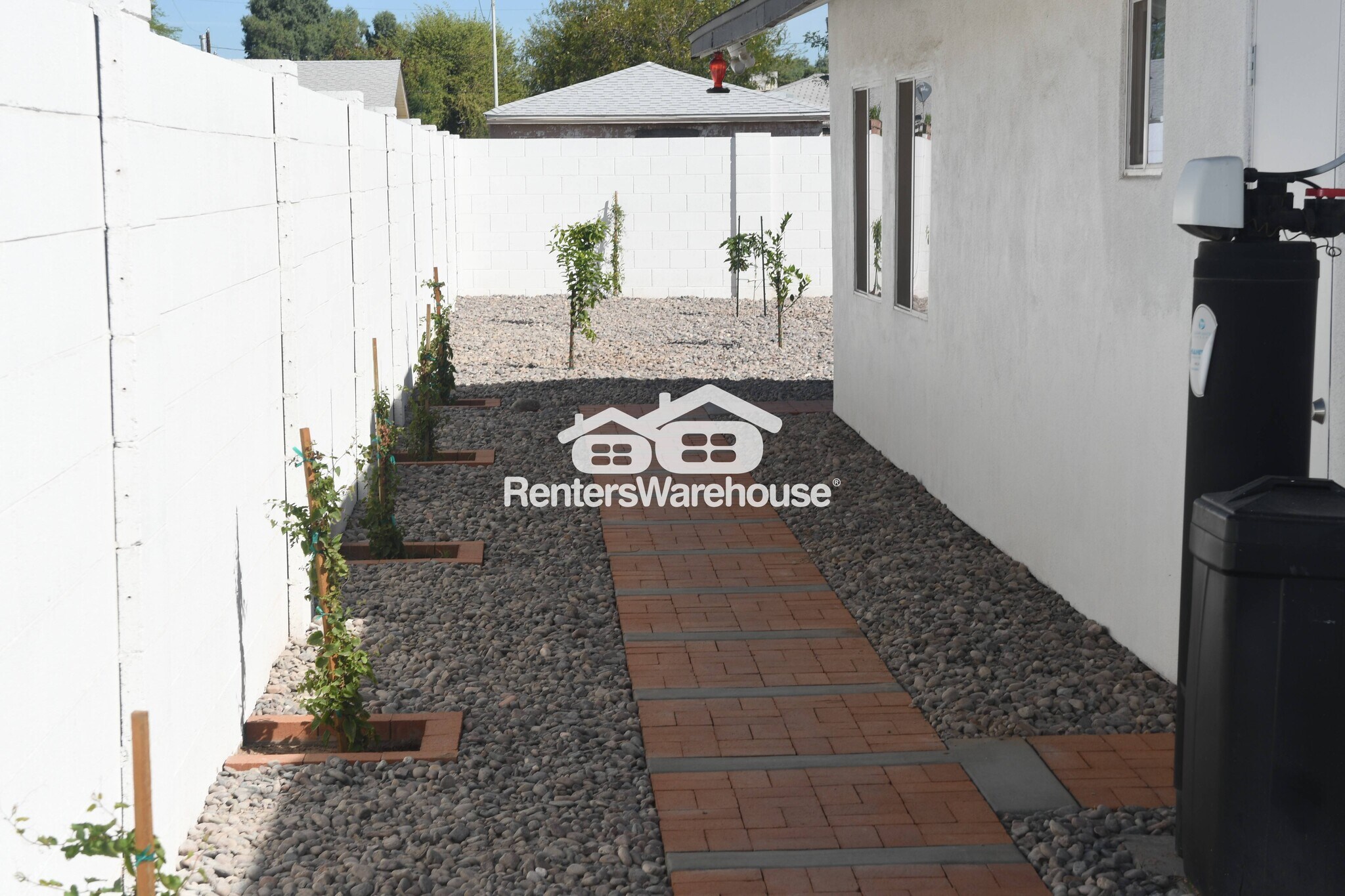 Building Photo - 222 E Southgate Ave