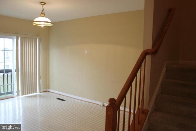 Building Photo - 24651 Kings Canyon Square