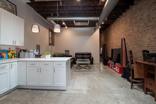 Building Photo - 2021 S Throop St