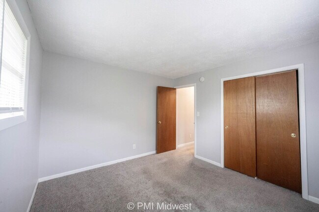 Building Photo - "Charming 2-Bedroom Retreat in the Heart of Shelbyville – Perfectly Cozy at 800 Sq Ft!"