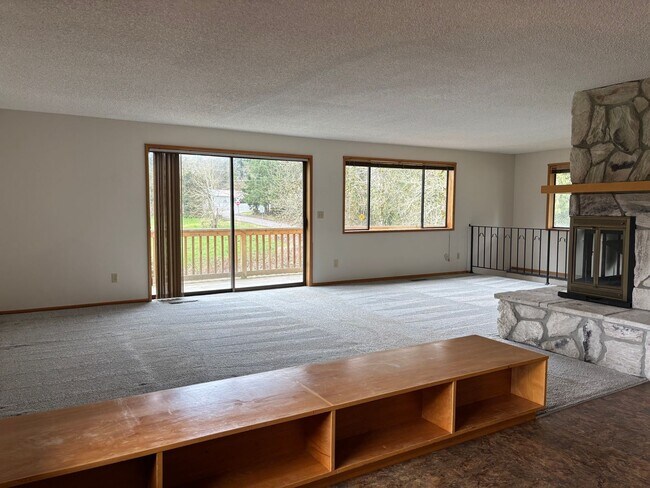 Building Photo - Perfect Home for Entertaining in Newberg - Showings Start 4/20/26