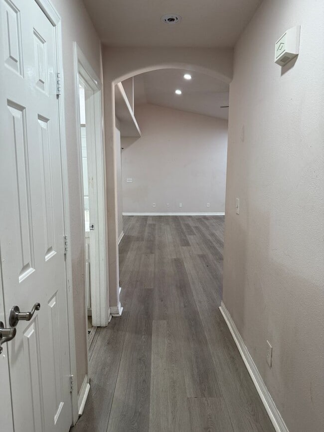 Building Photo - Charming 3-Bedroom Home with Spacious Yard