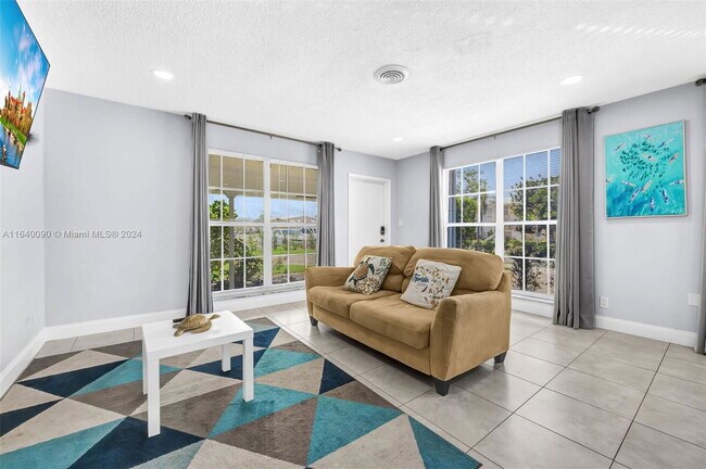 Building Photo - 2160 NE 56th St