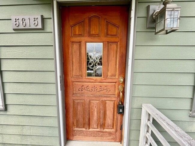 Building Photo - Cute Classic 1950s 2 Bd 1 Ba House + Bonus Room w/ Washer & Dryer, AC and Fenced Spacious Yard!