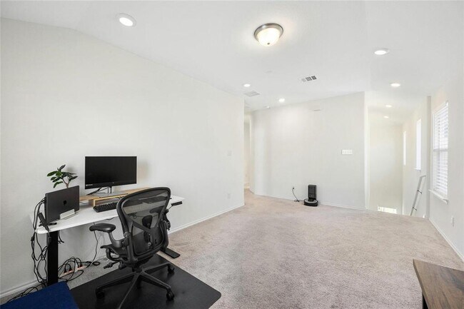 Building Photo - 402 Lynwood Gold Wy