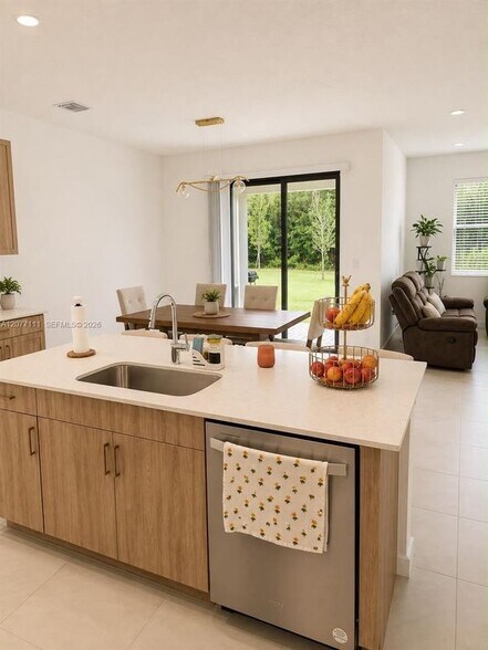 Building Photo - 8740 SW Kanner Oaks Dr