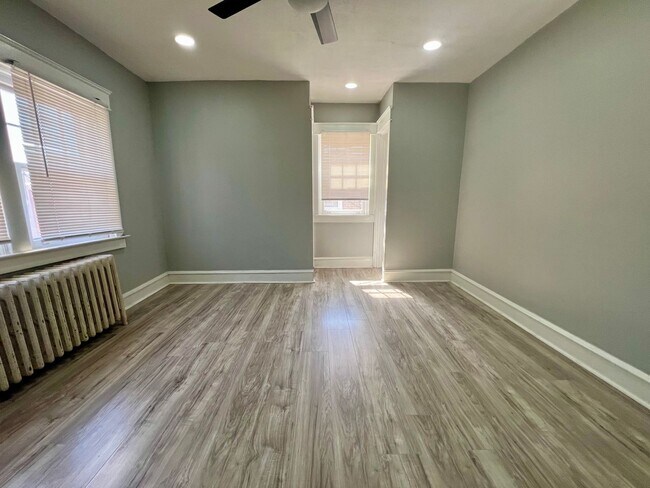 Building Photo - Gorgeous 3-Bedroom Townhome in Parkside! Available NOW!