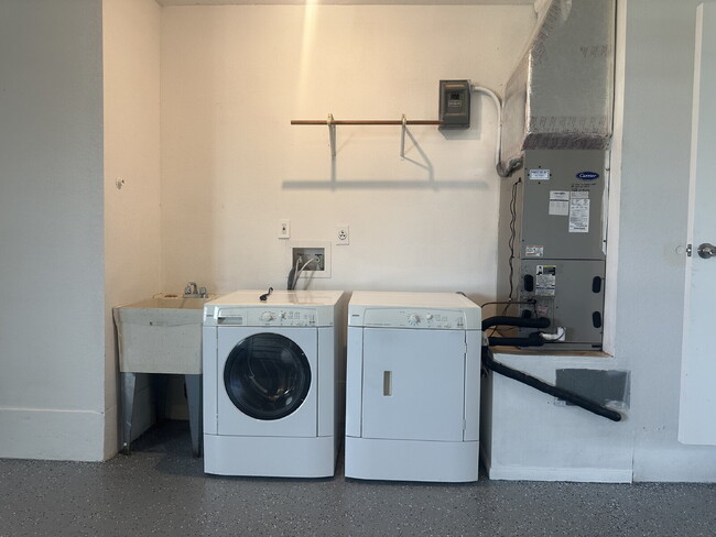 Building Photo - Beautiful 2-bedroom, 2-bathroom in Rotonda...