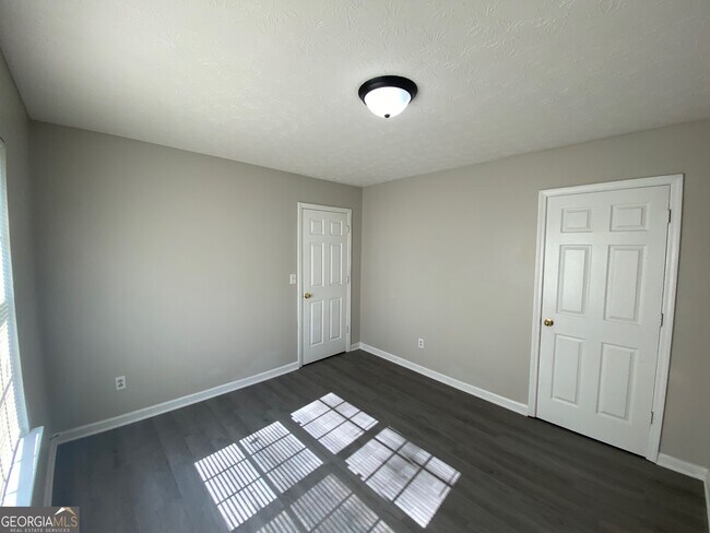 Building Photo - 176 Smith Ave