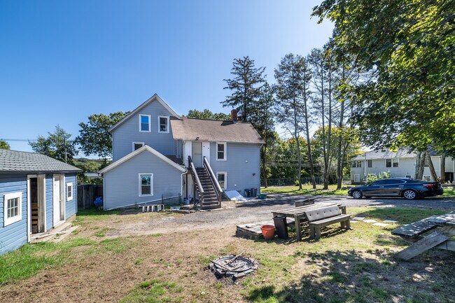 Building Photo - 324 Norwich Ave