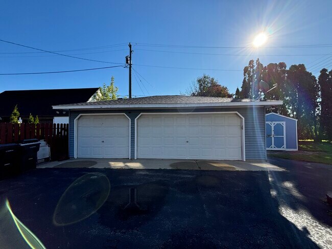 Building Photo - 4052 S Brust Ave