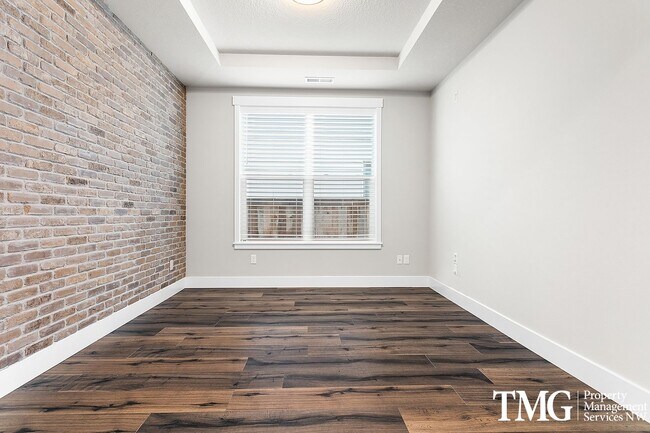 Building Photo - 1607 NE 37th Ave