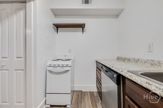 Building Photo - 512 E Liberty