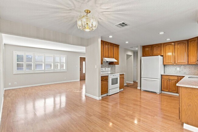 Building Photo - 14370 Oka Ln