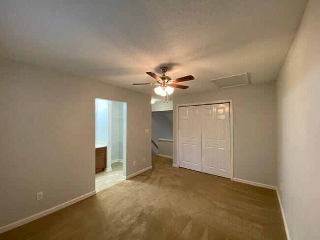 Building Photo - 568 Brookside Ct