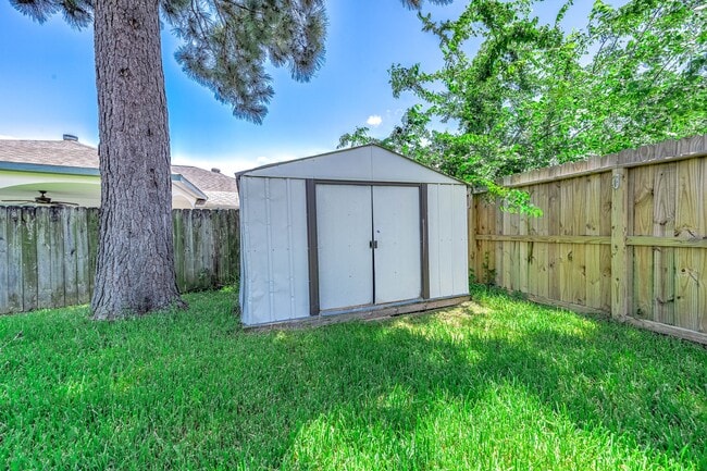 Building Photo - 6526 Lynngate Dr