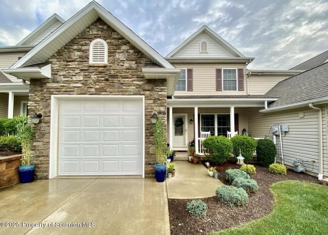 Primary Photo - 103 Wisteria Ln