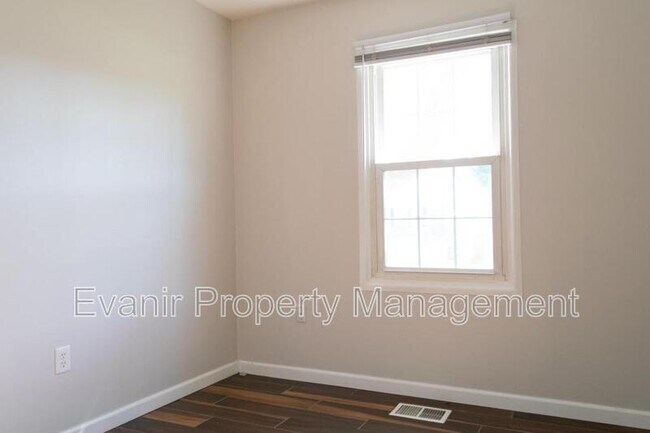 Building Photo - 1240 Berwald Dr