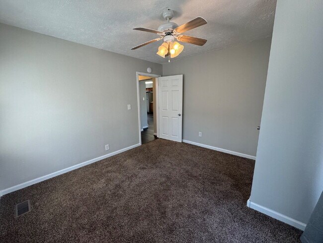 Building Photo - “Room to Grow!” — Spacious 3 Bed + Bonus Rooms in Pawnee