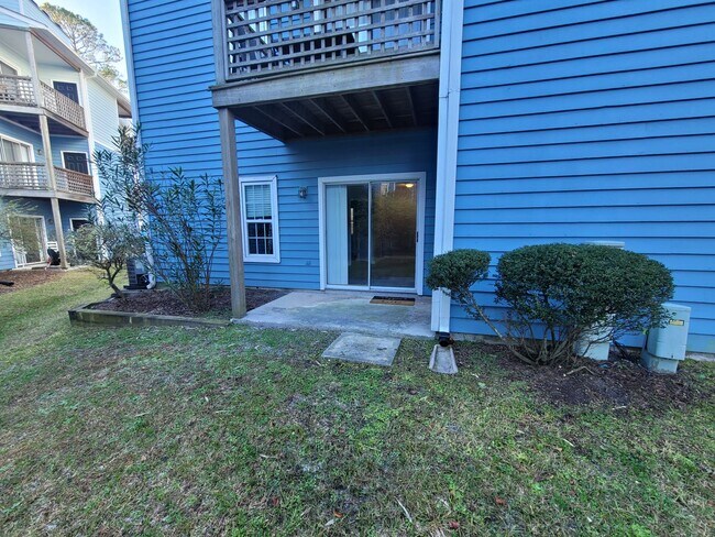 Building Photo - Renovated first floor condo with community...