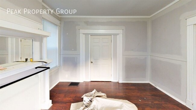 Building Photo - 2317 Stratford Ave