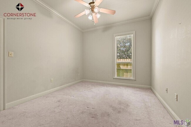 Building Photo - 8564 Grand View Dr
