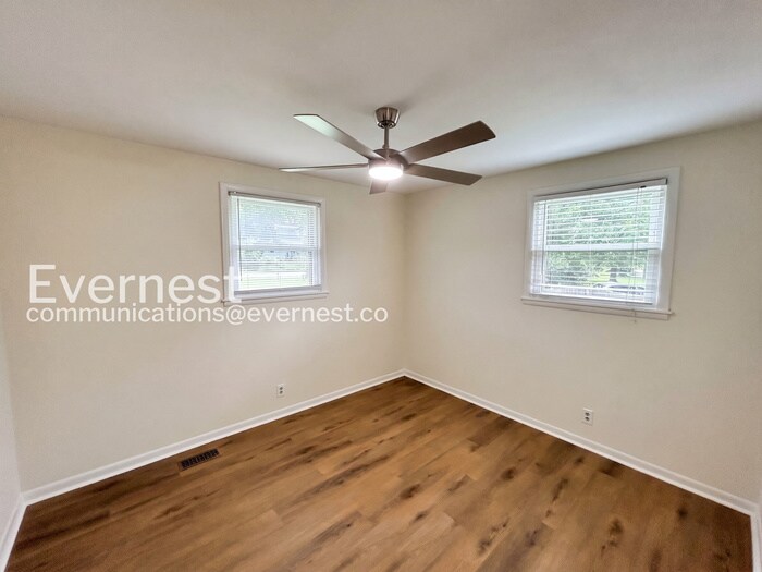 Building Photo - 4017 Meadow Rd