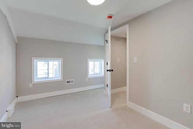 Building Photo - 369 E Hector St