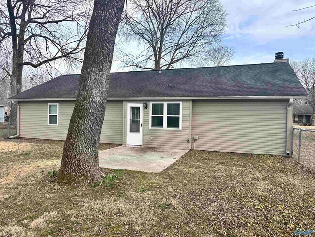 Building Photo - 9727 Wallwood Dr SE