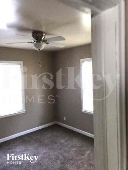 Building Photo - 9058 E 66 Terrace