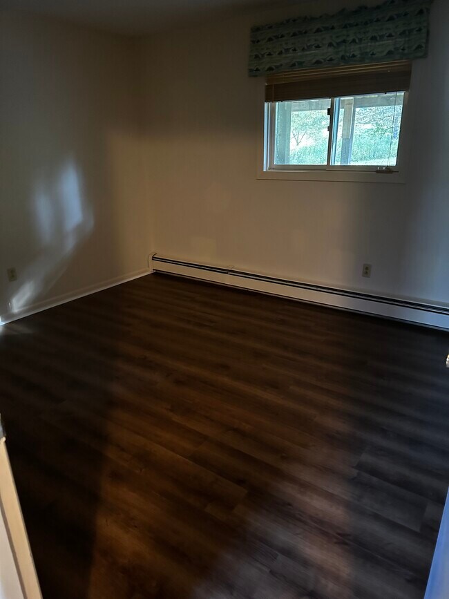 Building Photo - 7863 Russell Ln