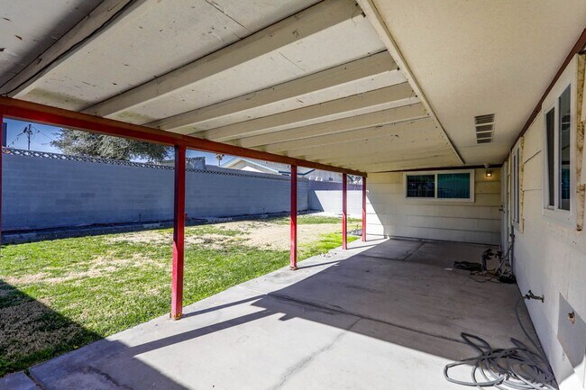 Building Photo - Beautiful, nicely updated, ENERGY EFFICIENT HOME FOR LOW UTILITY BILLS