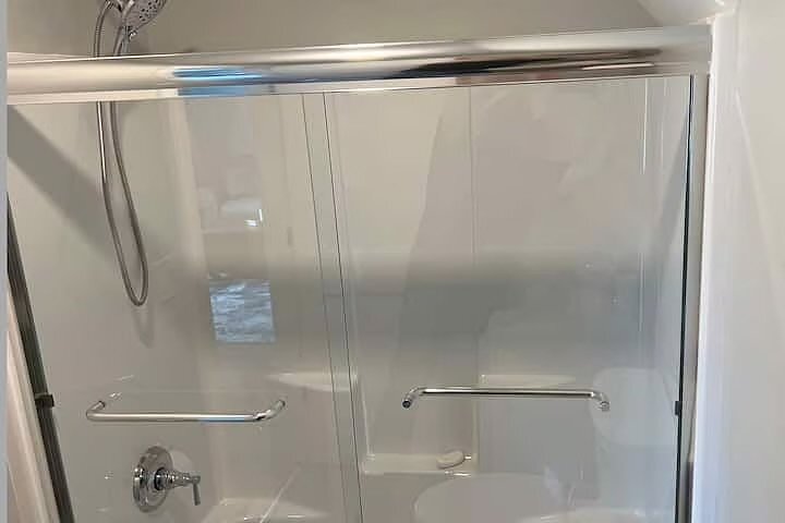 Building Photo - 222 Brookview Dr