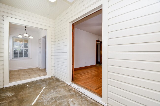 Building Photo - 609 Milwaukee St