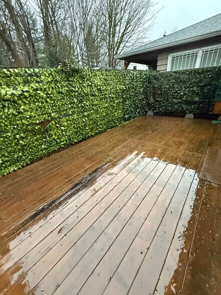 Building Photo - 701 NE 22nd Ave