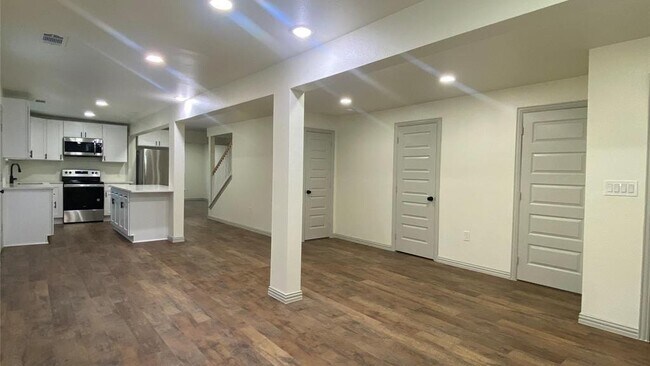 Building Photo - 411 Euclid St
