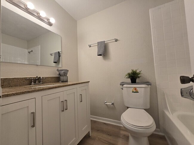 Building Photo - Charming 1 Bed 1 Bath in I District of Orl...