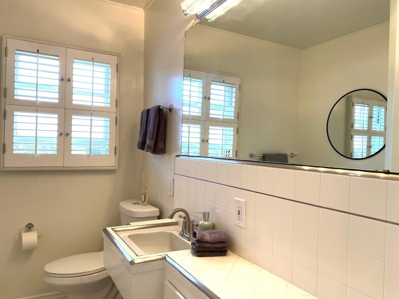 Bathroom - 1286 Devon Ave