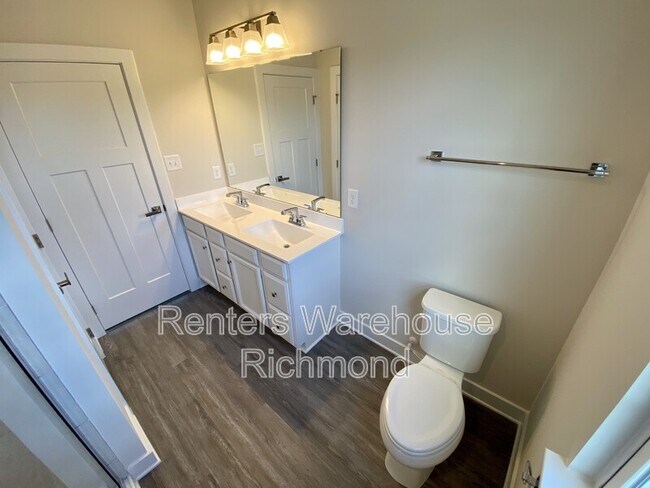 Building Photo - 4701 Mnr Xing Pl.