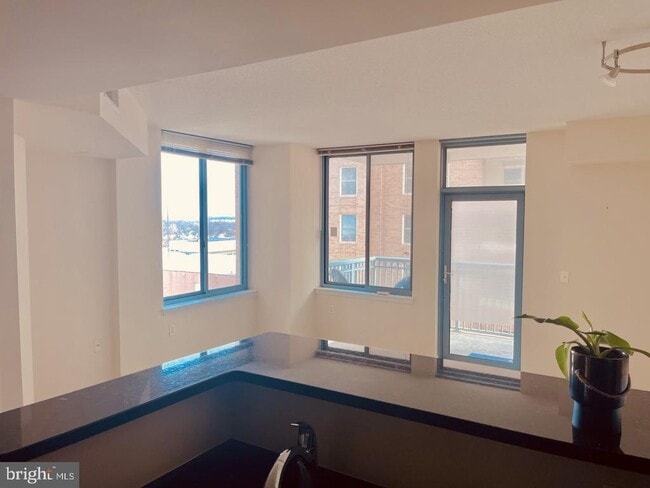 Building Photo - 851 N Glebe Rd